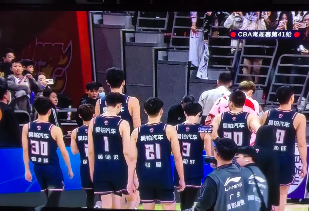 他凭什么, div 他凭什么, div